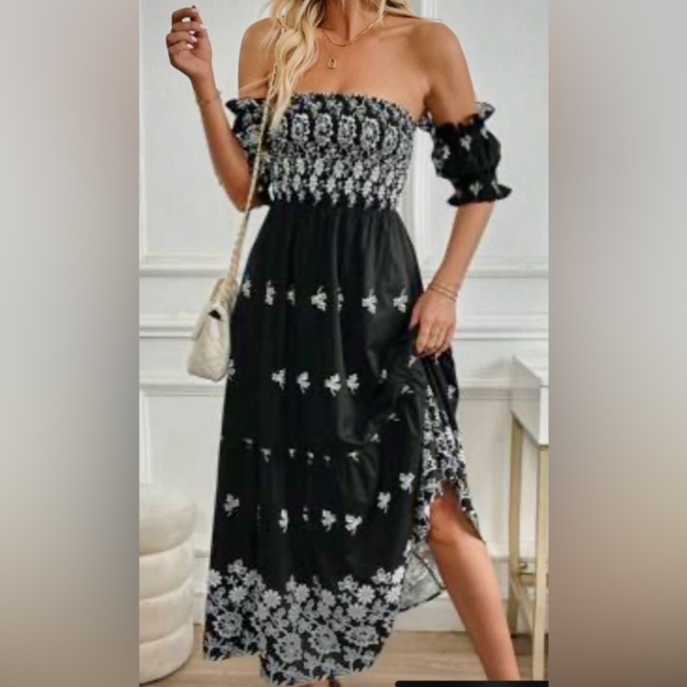 ❗️BUNDLE ❗️Like new.. maxi dress with slide on attached sleeves NEVER WORN